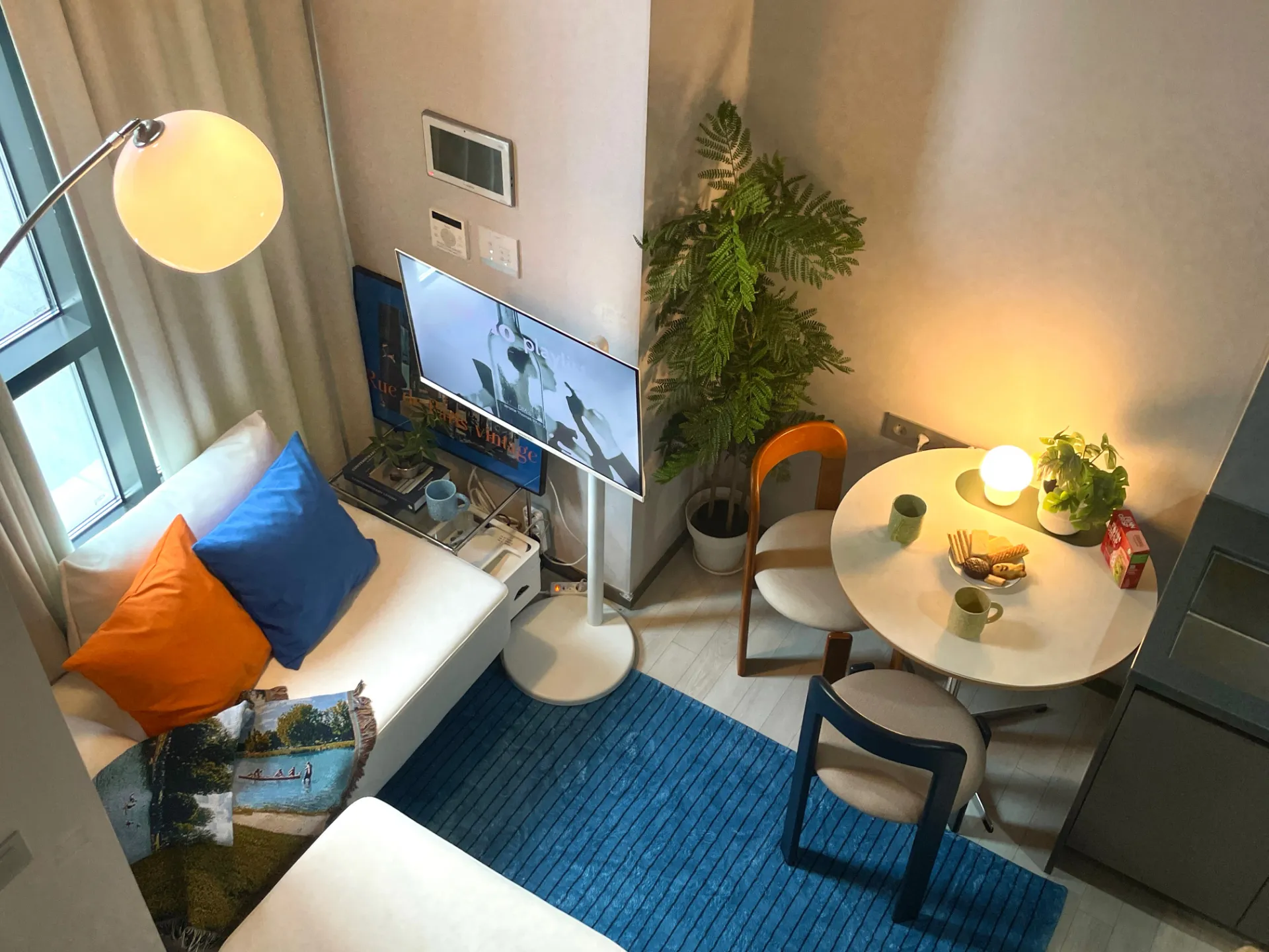 Just 3 Minutes from Cheonho Station, Modern Stay